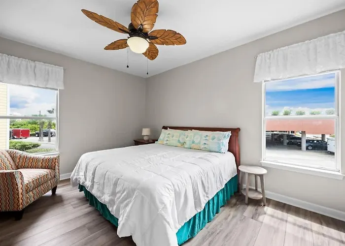 Holiday home 6 Min Walk To Pool Fishing Pier Sleeps 10 Gulf Shores
